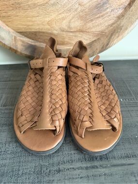 Rare Chaco Tan Leather Huaraches Sandals Woman’s 9 - Vibram Sole- New No Box